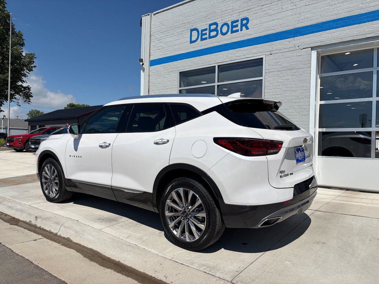 Used 2024 Chevrolet Blazer Premier w/ Enhanced Convenience Package AWD/4WD image 3
