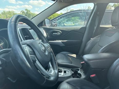 Used 2018 Jeep Cherokee Trailhawk w/ Comfort/Convenience Group AWD/4WD image 34
