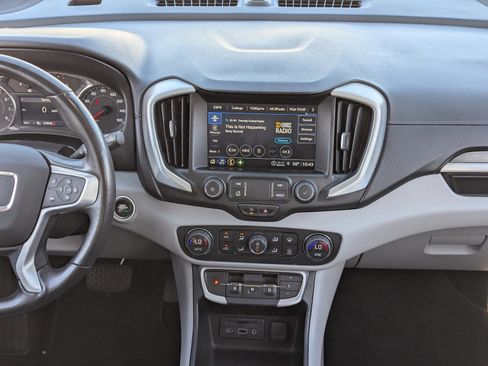 Used 2022 GMC Terrain SLT image 17