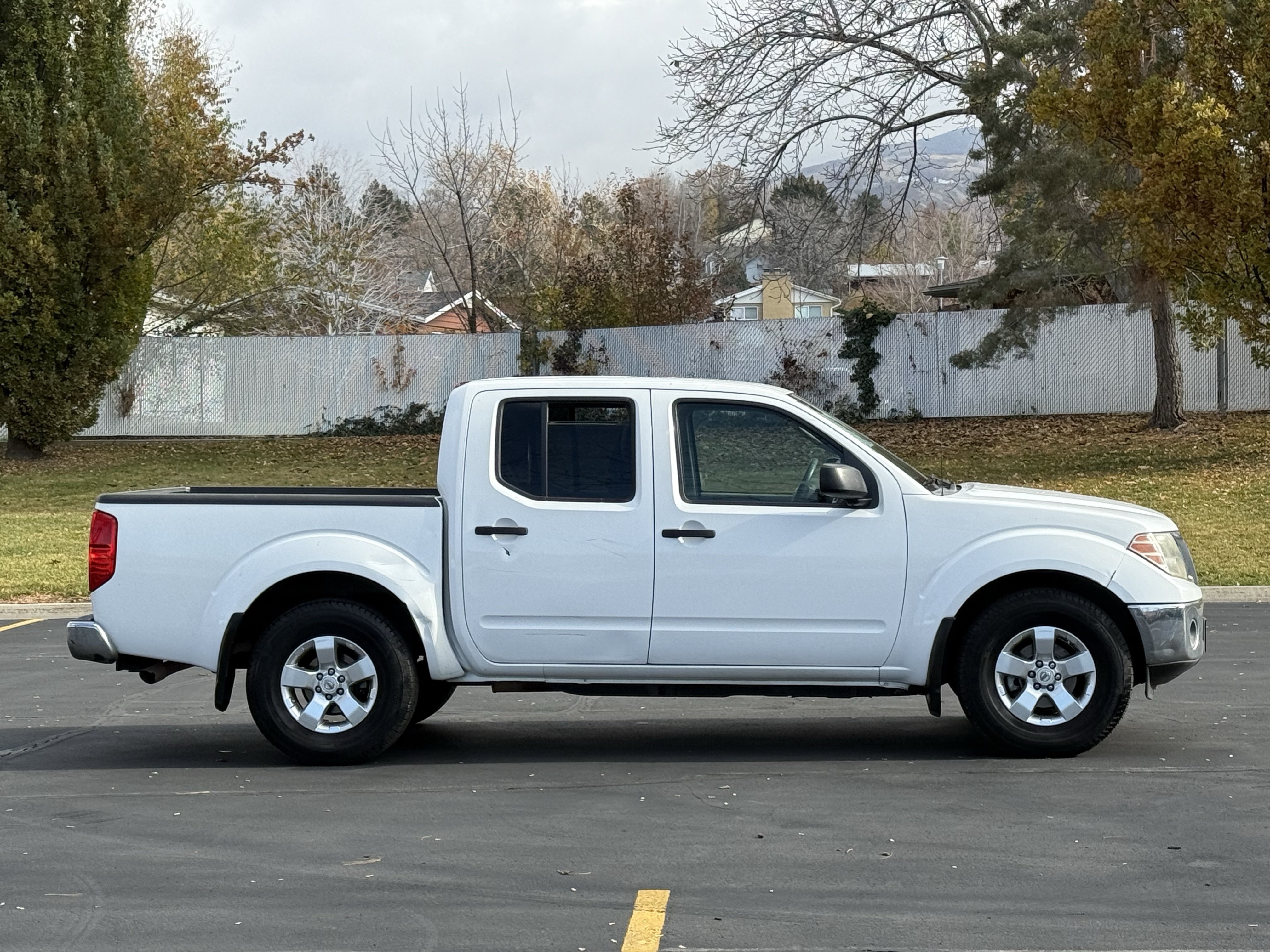 Used 2010 Nissan Frontier SE RWD image 5
