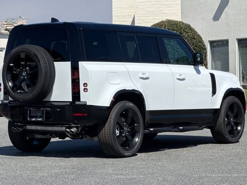 New 2025 Land Rover Defender 110 X-Dynamic SE image 5