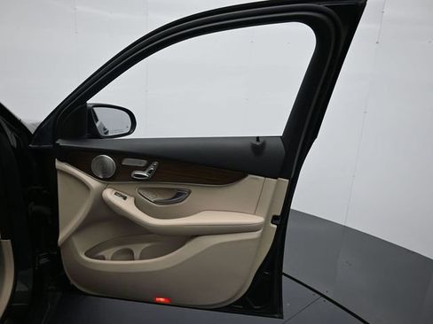 Used 2021 Mercedes-Benz GLC 300 4MATIC image 28