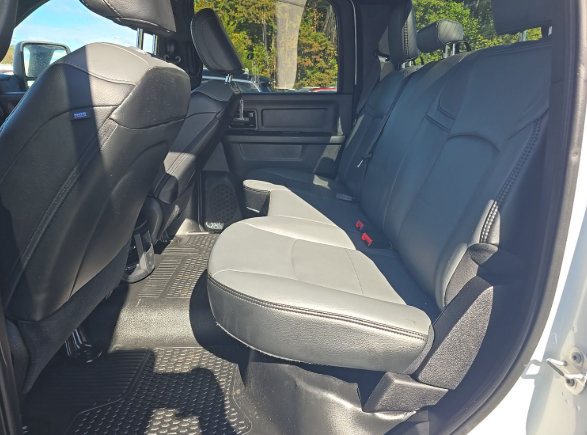 Used 2023 RAM 2500 Tradesman w/ Chrome Appearance Group AWD/4WD image 9