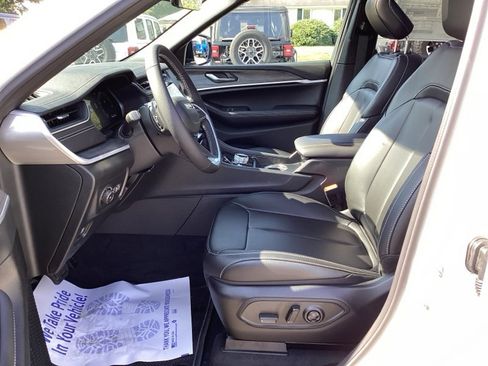 New 2025 Jeep Grand Cherokee Limited image 29