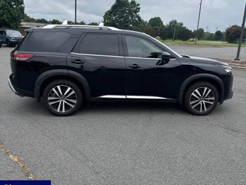 Used 2025 Nissan Pathfinder Platinum w/ Cargo Package FWD image 6