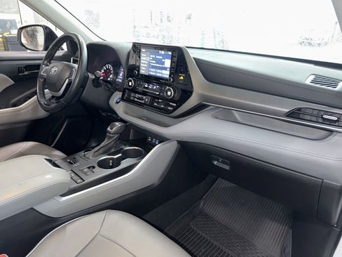 Used 2022 Toyota Highlander LE image 15