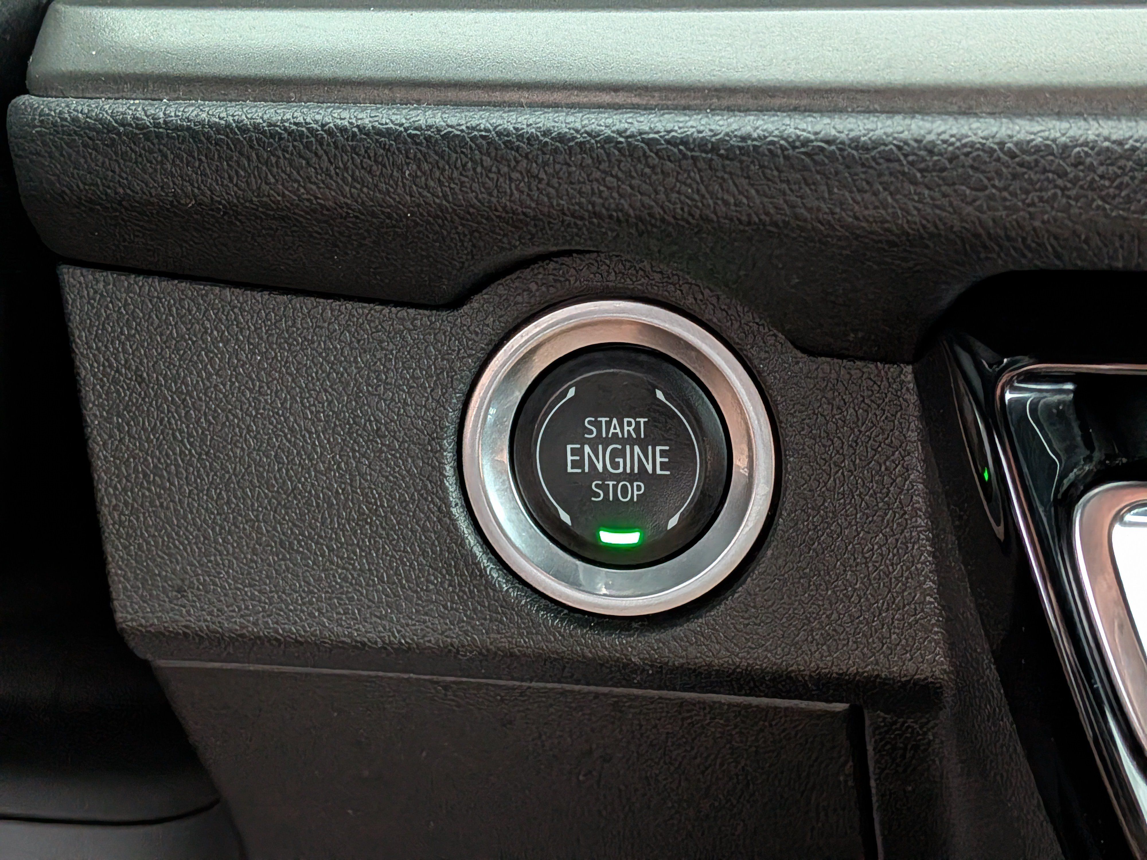 Used 2024 Chevrolet Traverse LT FWD image 30