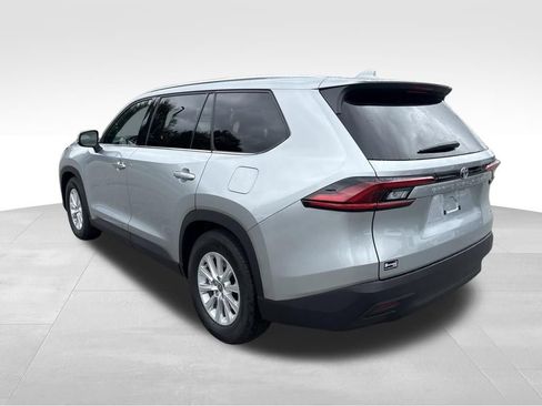 Used 2025 Toyota Grand Highlander FWD image 3