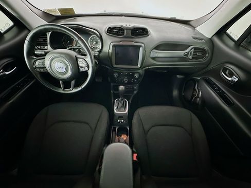Used 2019 Jeep Renegade Altitude w/ UConnect 8.4 Nav Group FWD image 10