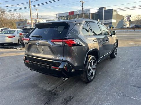 Used 2024 Toyota RAV4 SE w/ Weather & Moonroof Package image 8