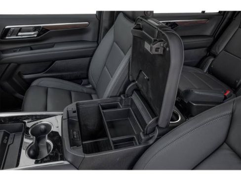 New 2026 Chevrolet Suburban LT AWD/4WD image 16