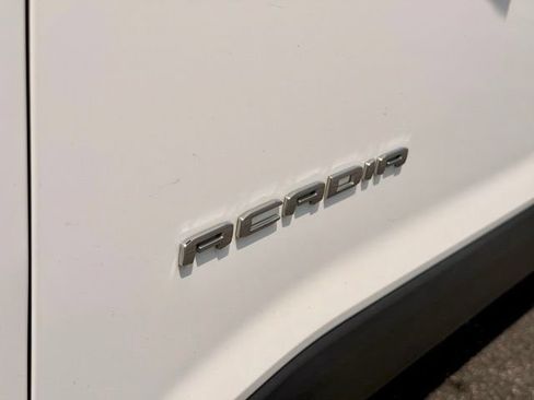 Used 2021 GMC Acadia SLE FWD image 16