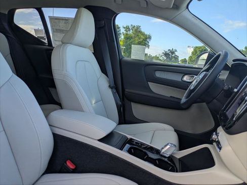 New 2026 Volvo XC40 B5 Ultra w/ Climate Package AWD/4WD image 14