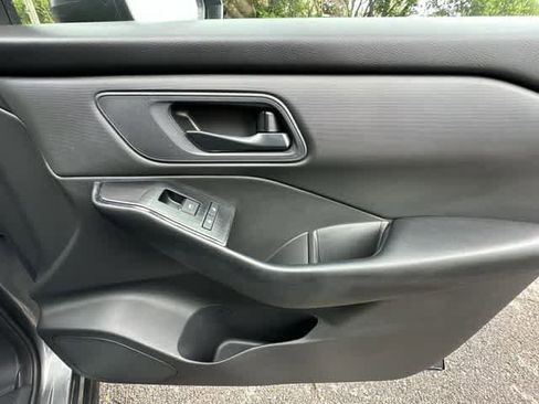 Used 2024 Nissan Rogue S AWD/4WD image 19