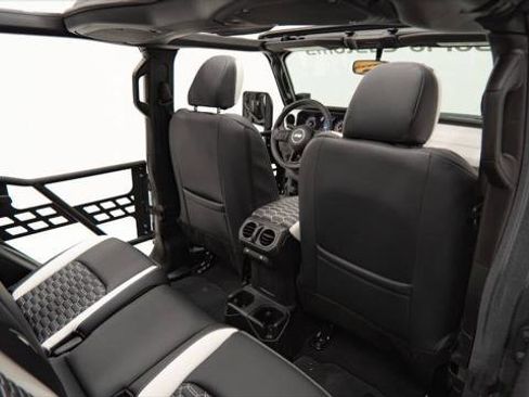 Used 2025 Jeep Gladiator Sport image 32