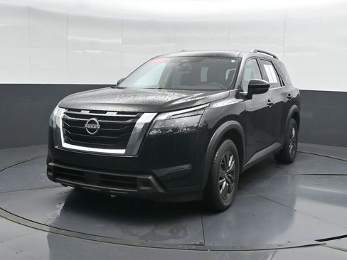 Used 2024 Nissan Pathfinder SV AWD/4WD image 6