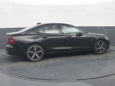 Used 2024 Volvo S60 B5 Plus image 8