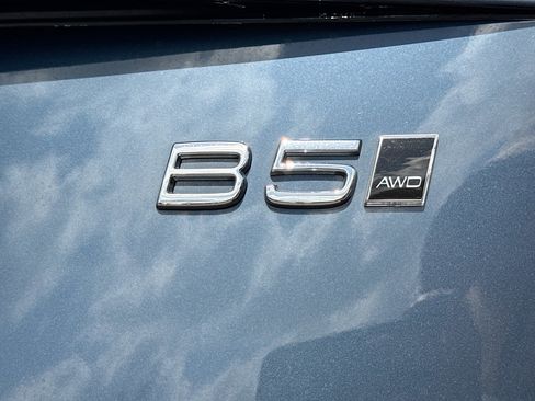 Used 2023 Volvo XC90 B5 Core w/ Protection Package Premier image 11