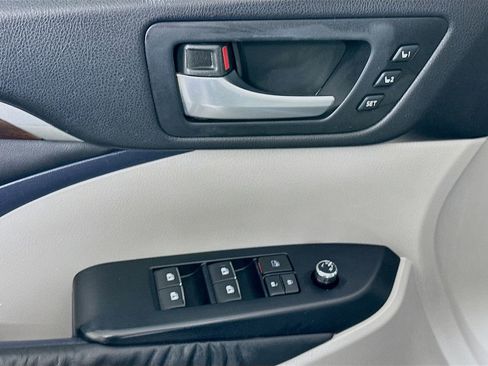 Used 2015 Toyota Highlander Limited image 17