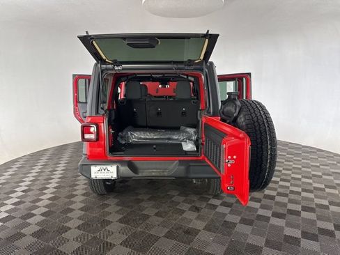Used 2024 Jeep Wrangler Unlimited Sport AWD/4WD image 17