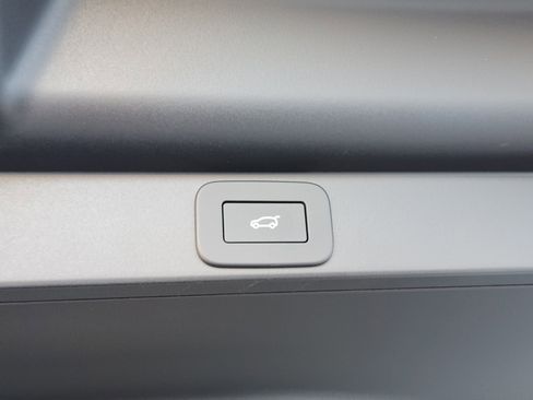 New 2025 Land Rover Range Rover Long Wheelbase SE image 34