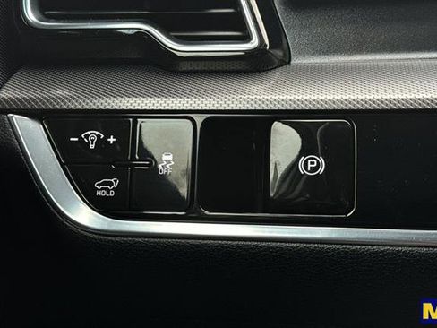 Used 2025 Kia Sportage SX image 34