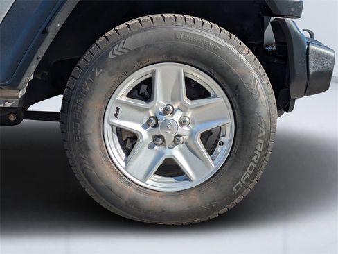 Used 2020 Jeep Gladiator Sport w/ Quick Order Package 24S image 10