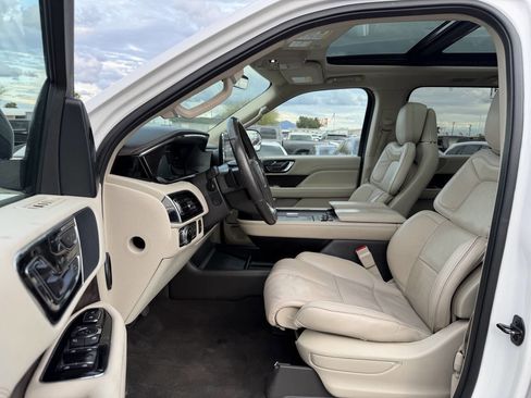 Used 2018 Lincoln Navigator Reserve image 18