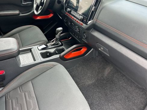 Used 2025 Nissan Frontier PRO-4X AWD/4WD image 18