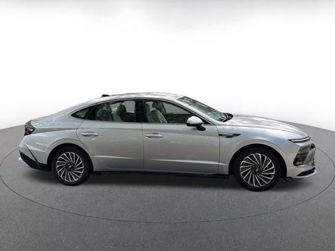 Used 2025 Hyundai Sonata SEL FWD image 14