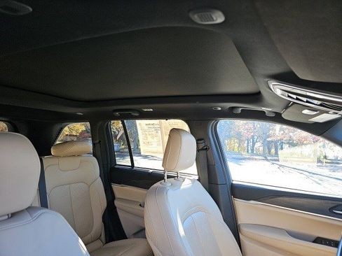 Used 2023 Jeep Grand Cherokee Limited w/ Luxury Tech Group II image 13