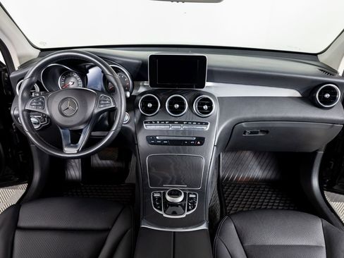 Used 2019 Mercedes-Benz GLC 300 4MATIC w/ Premium Package image 29