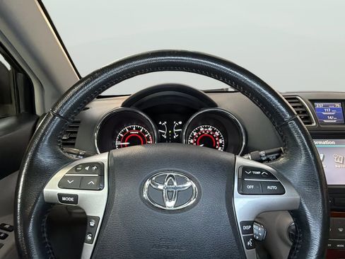 Used 2012 Toyota Highlander Limited w/ Tow Pkg AWD/4WD image 30