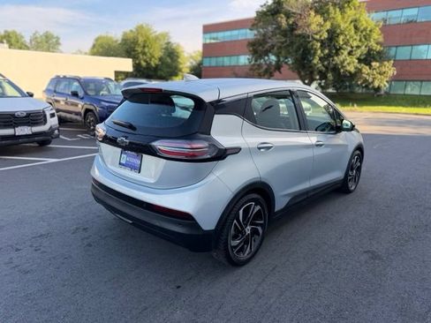 Used 2023 Chevrolet Bolt LT w/ Infotainment Package FWD image 6
