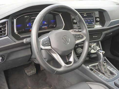 Used 2024 Volkswagen Jetta SE image 7