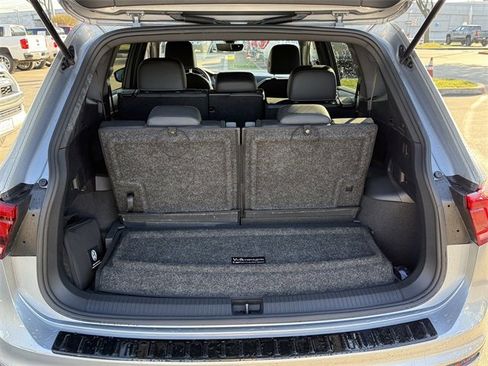 Certified 2023 Volkswagen Tiguan SE R-Line image 29