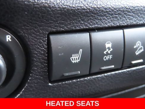 Used 2015 Jeep Wrangler Unlimited Rubicon w/ Connectivity Group AWD/4WD image 5