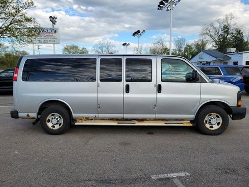 Used 2011 Chevrolet Express 3500 LS RWD image 3