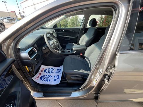 Used 2018 Kia Sorento L image 11