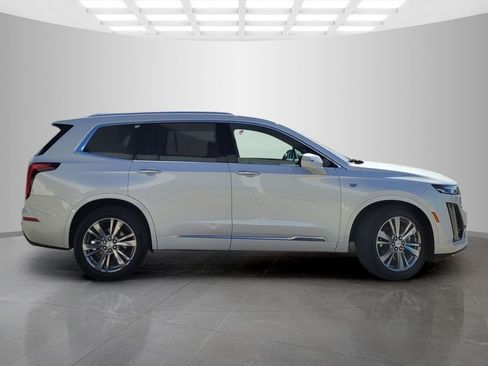 Certified 2024 Cadillac XT6 Premium Luxury FWD image 3
