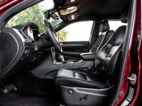 Used 2017 Jeep Grand Cherokee Limited image 40