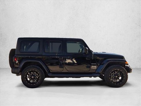 Used 2019 Jeep Wrangler Unlimited Sahara image 4