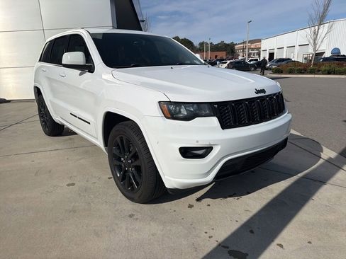 Used 2018 Jeep Grand Cherokee Altitude image 1