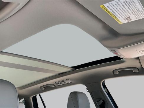 Used 2020 Volkswagen Tiguan SE w/ Panoramic Sunroof Package FWD image 14