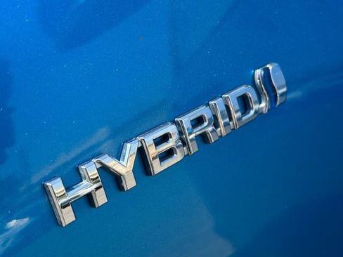 Used 2021 Toyota Prius LE AWD/4WD image 12