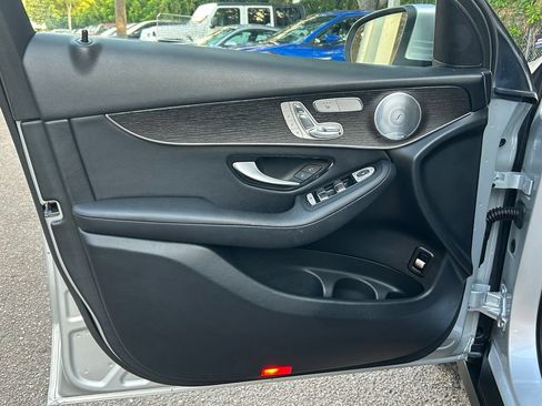 Used 2020 Mercedes-Benz GLC 300 image 34