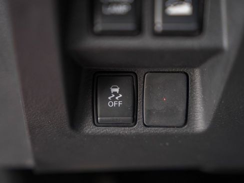 Used 2023 Nissan Frontier SV w/ Technology Package image 39