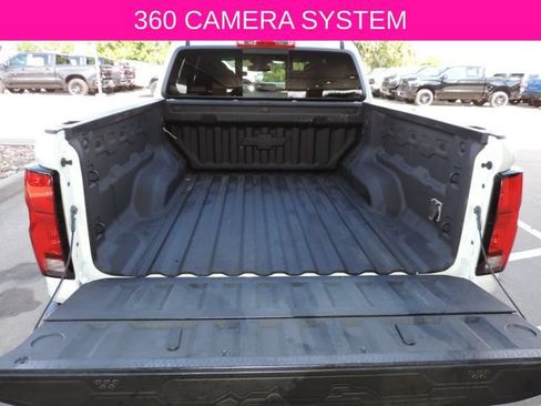 Used 2025 Chevrolet Colorado Z71 w/ Technology Package AWD/4WD image 15