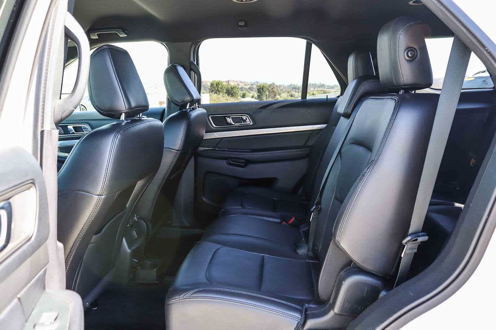 Used 2018 Ford Explorer XLT w/ Equipment Group 202A FWD image 20