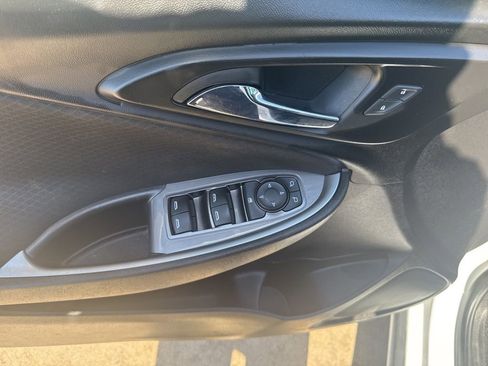 Used 2022 Chevrolet Malibu LT image 17